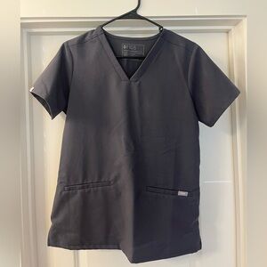 Casma Scrub Top in Charcoal Gray
